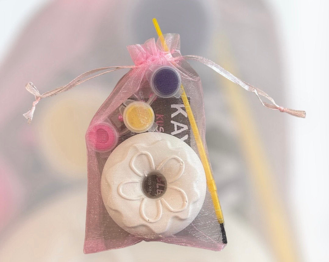 Donut Craft Kit Gift Bag-Unique Party Bag Favor/Fillers-Doughnut Cake Craft Set-Paint Set-Craft Party Idea-Children’s Activity Set